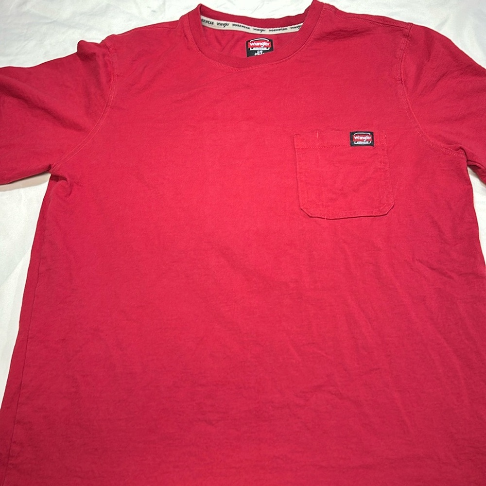 Men’s Wrangler t-shirt size large.
